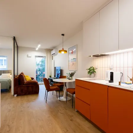 Marina Superior By Bookinghost *