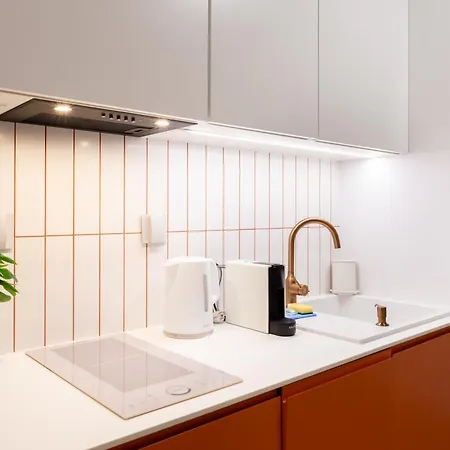 Marina Superior By Bookinghost *