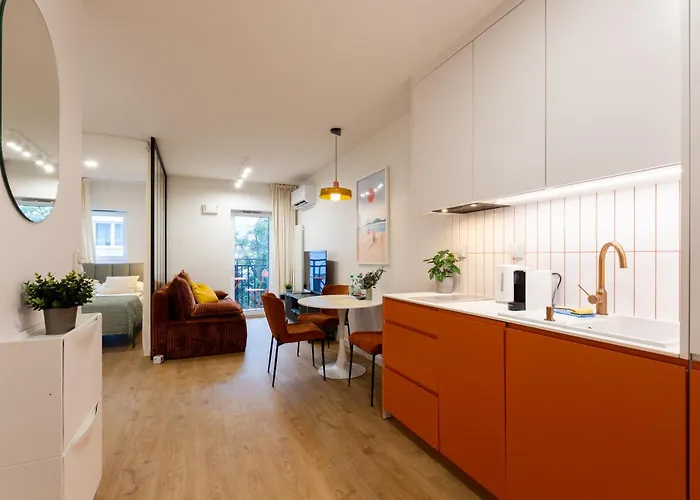 Marina Superior By Bookinghost *