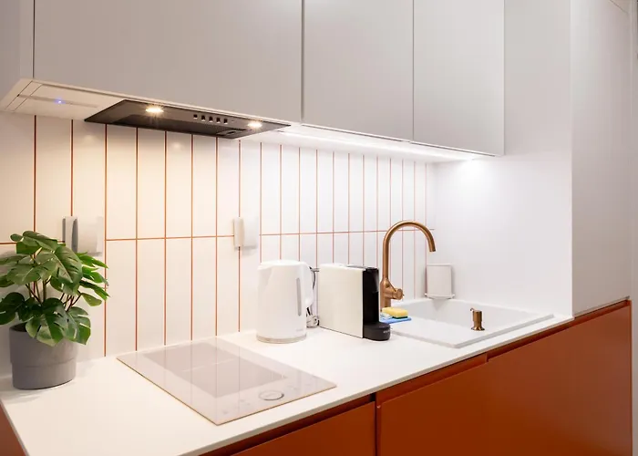 Marina Superior By Bookinghost *